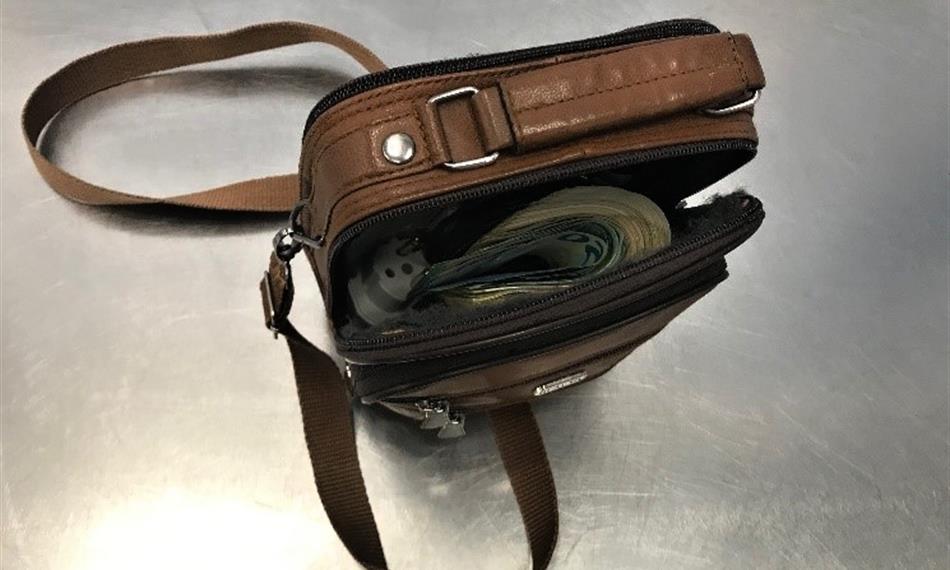 taška s finační hotovostí